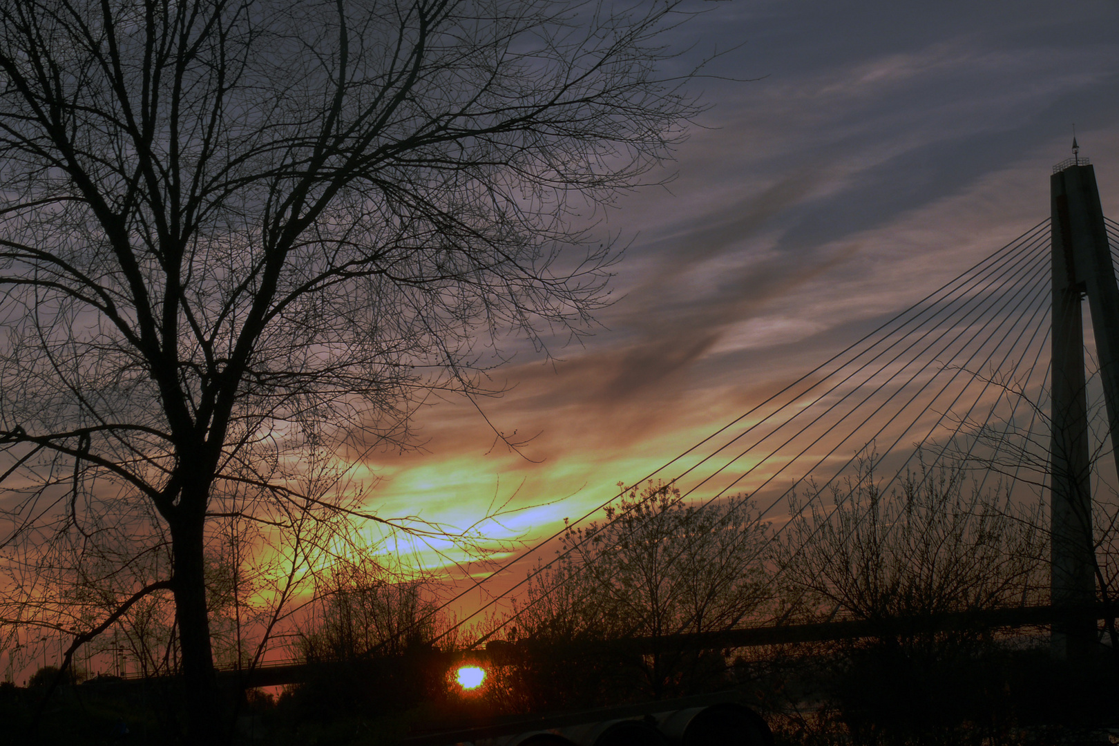 El Sol se derrumba,dando paso a a Luna