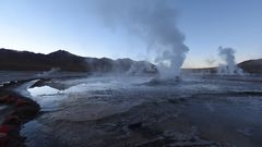 El Tatio Geysire kurz vor Sonnenaufgang