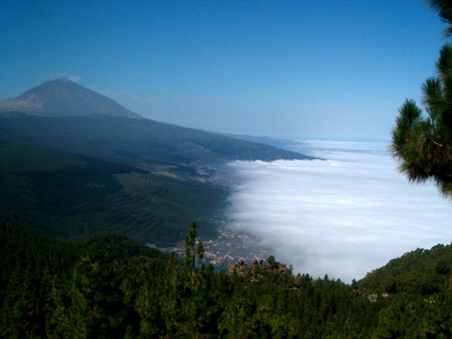 El Teide entre un mar de Nubes (Tenerife)