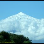 El Teide nevado flotando sobre el mar de nubes