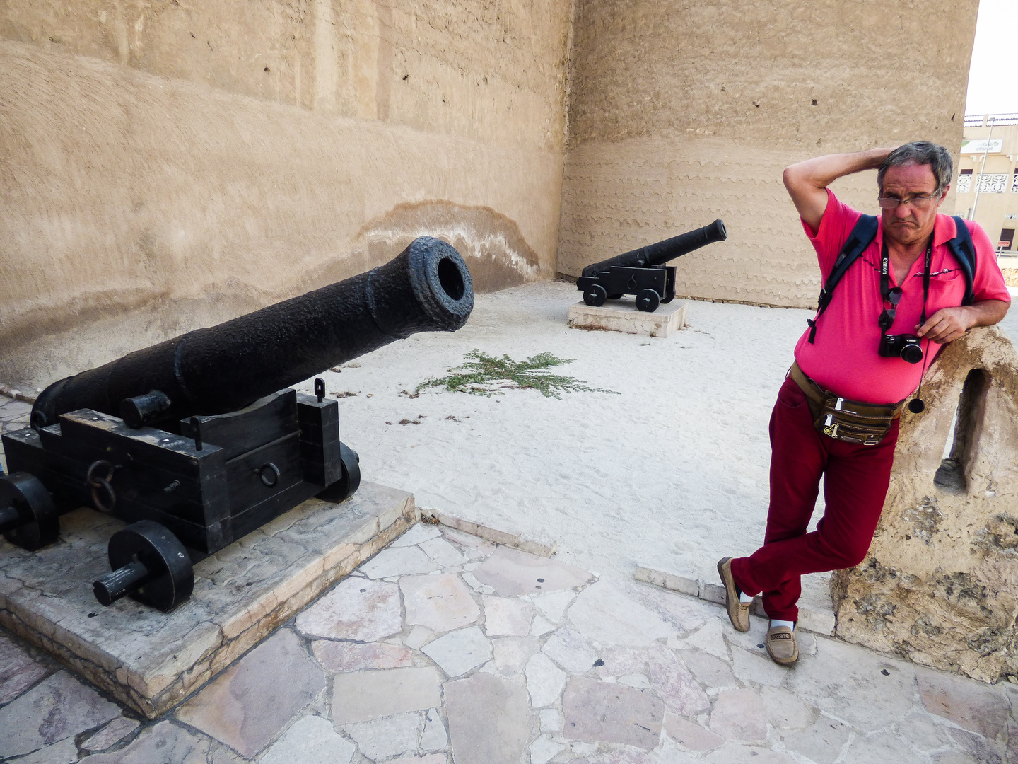 El turista piensa: Que día caluroso