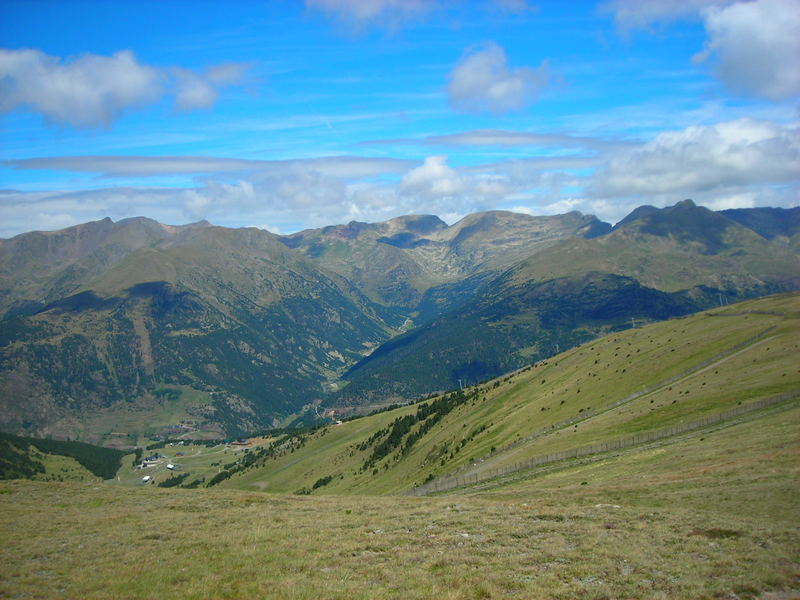 el valle mas bonito de andorra al fondo