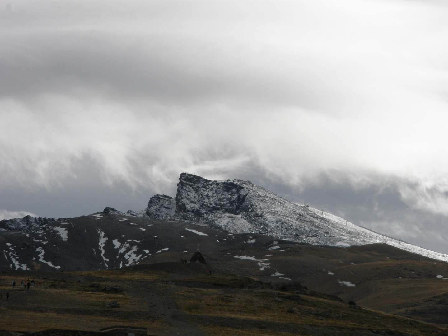 El Veleta entre nubes