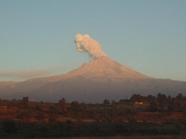 El volcán Popocatépetl enojado