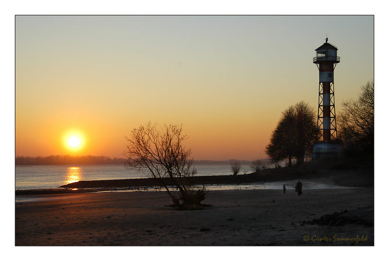 Elb-Turm-Leuchten bei Hamburg