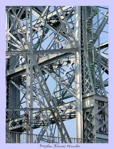 Elbbrücke in Dresden "Blaues Wunder"