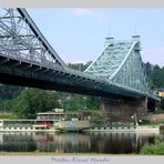 Elbbrücke in Dresden "Blaues Wunder" mit Raddampfer