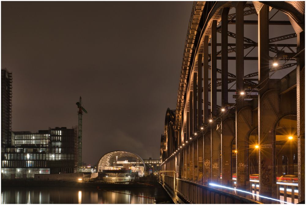 Elbbrücke und Bahnhof