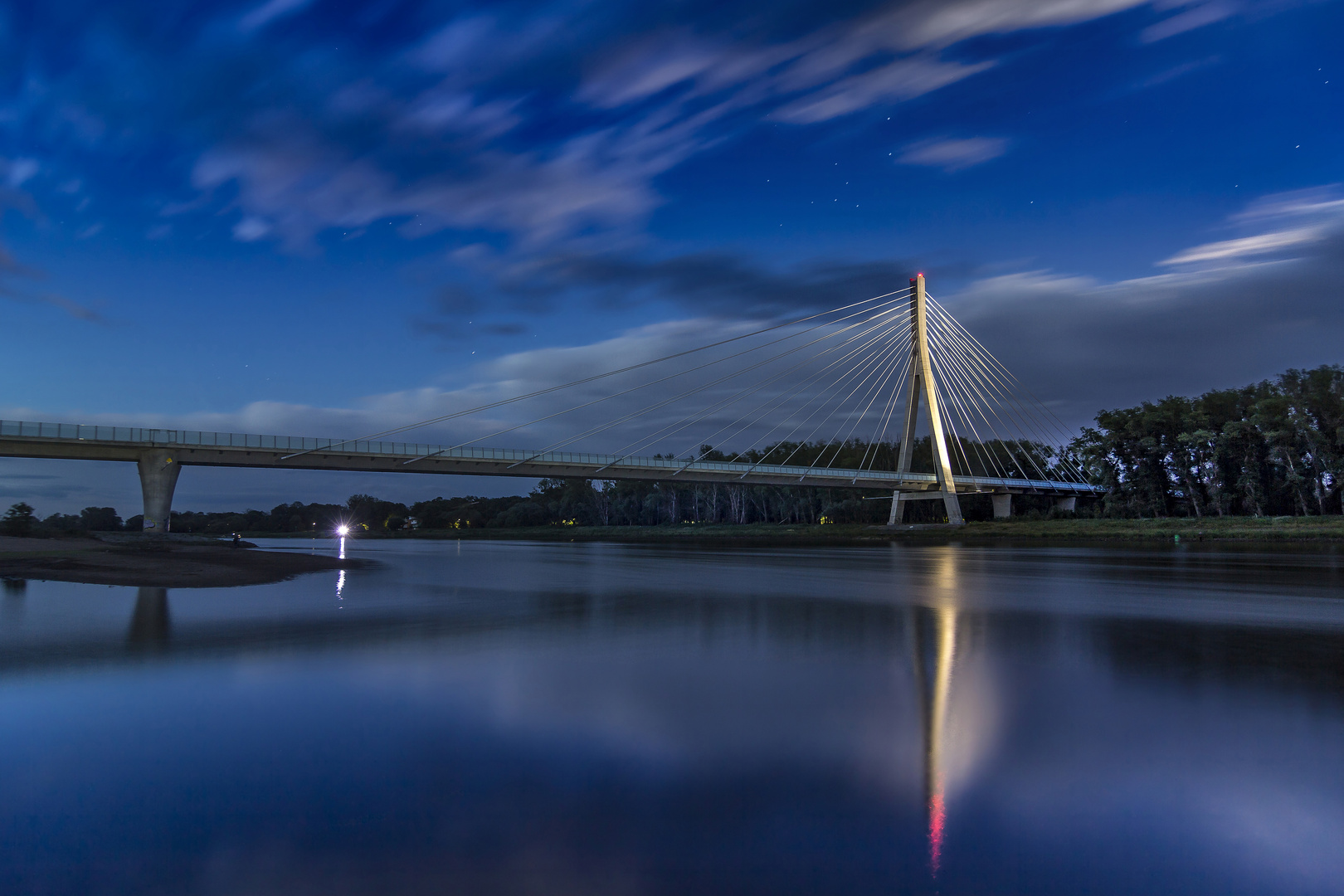 Elbbrücke zur blauen Stunde