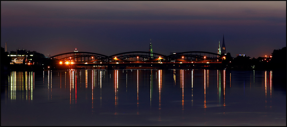 Elbbrücken bei Nacht