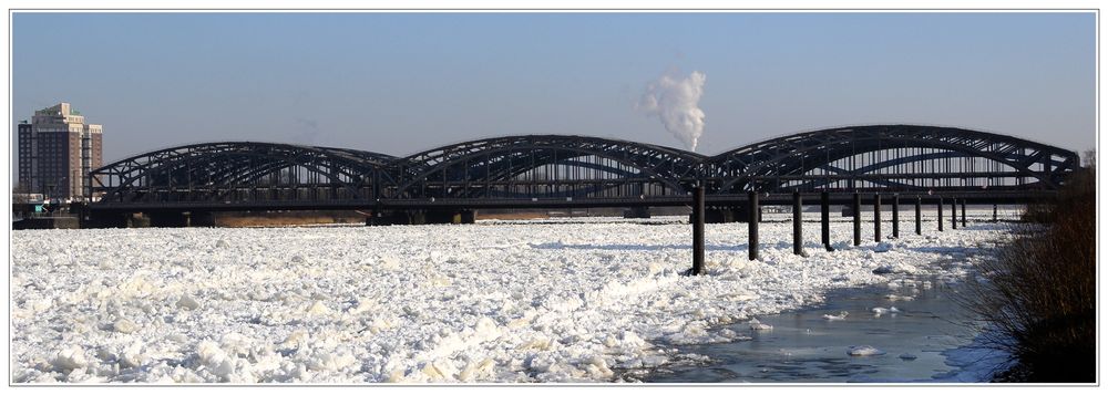 Elbbrücken mit Eisgang