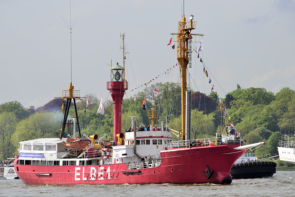 Elbe 1 in Fahrt