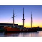 "Elbe 3" zur Blauen Stunde