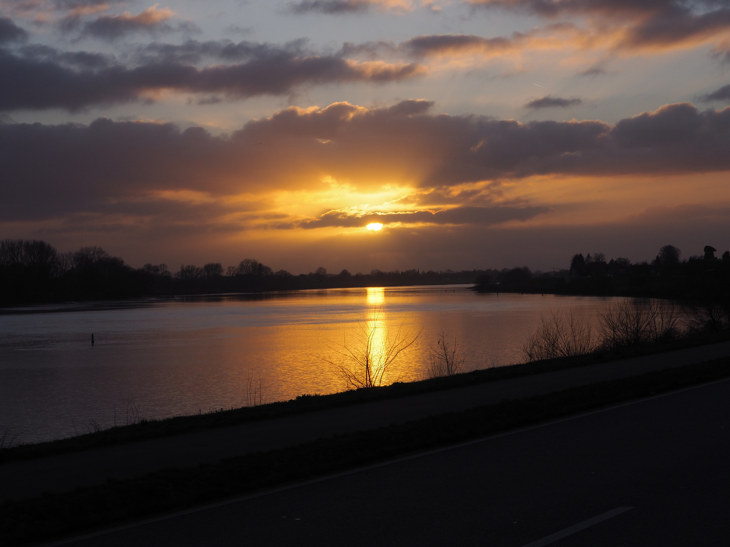 Elbe abends