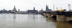 Elbe am Terrassenufer Dresden