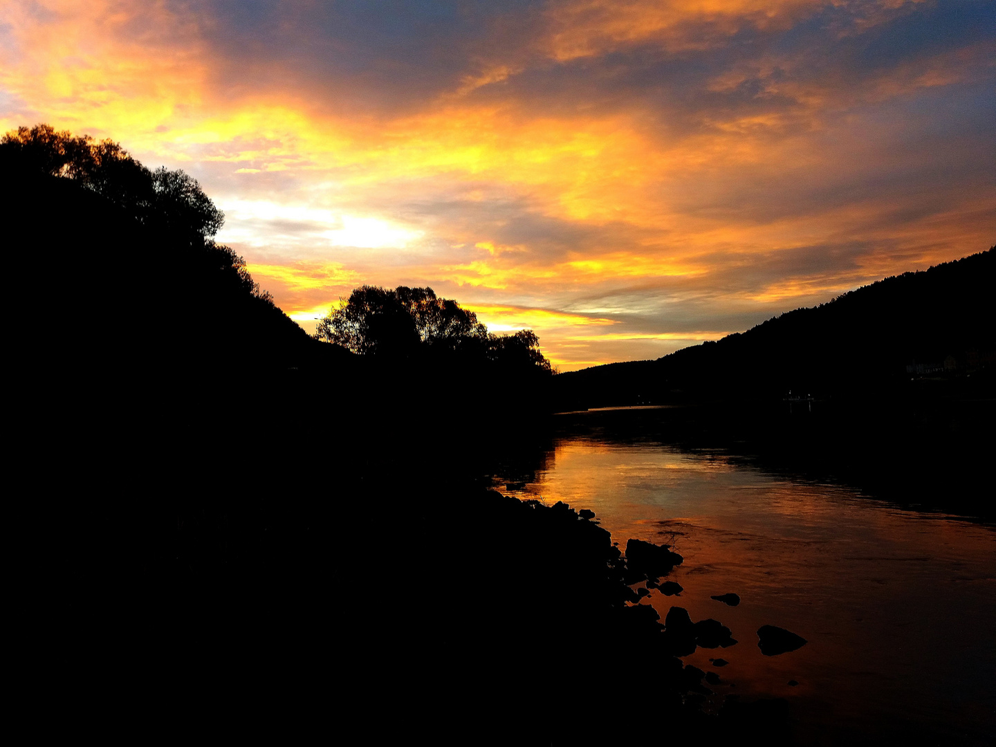 Elbe bei Bad Schandau früh am Morgen