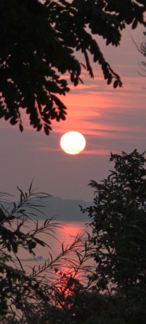 Elbe bei Wedel kurz nach Sonnenuntergang