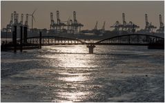 Elbe im Gegenlicht