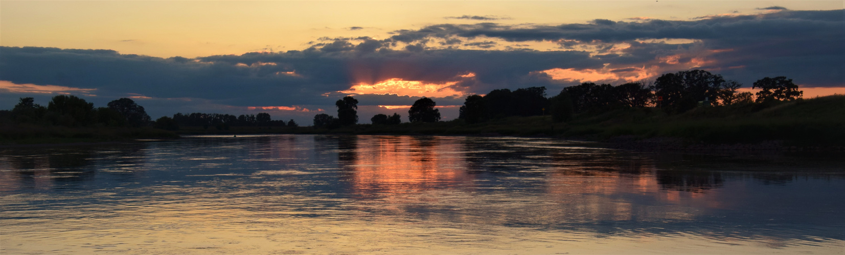 Elbe in Abendstimmung