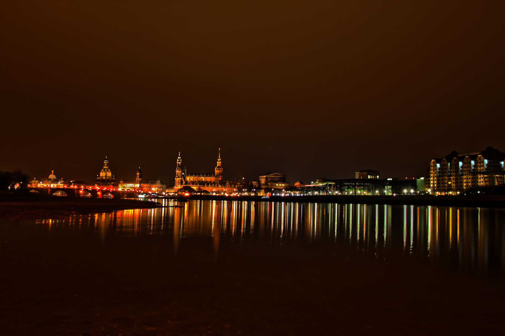 Elbe in der Nacht