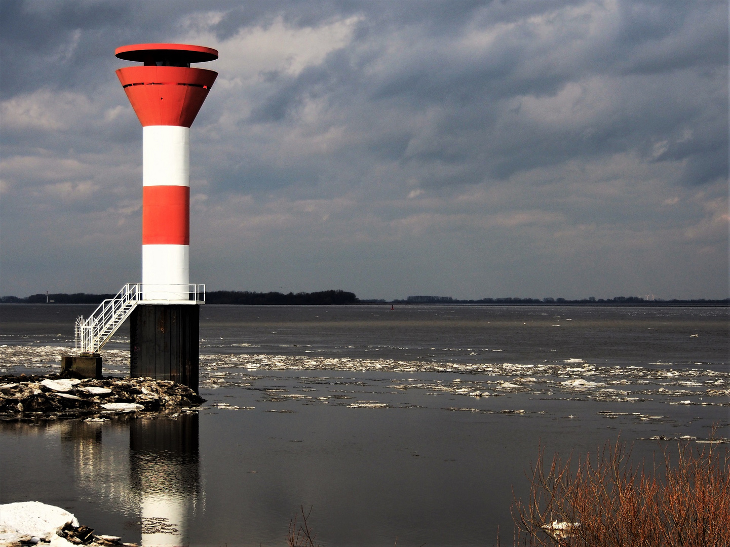 Elbe mit Eisgang