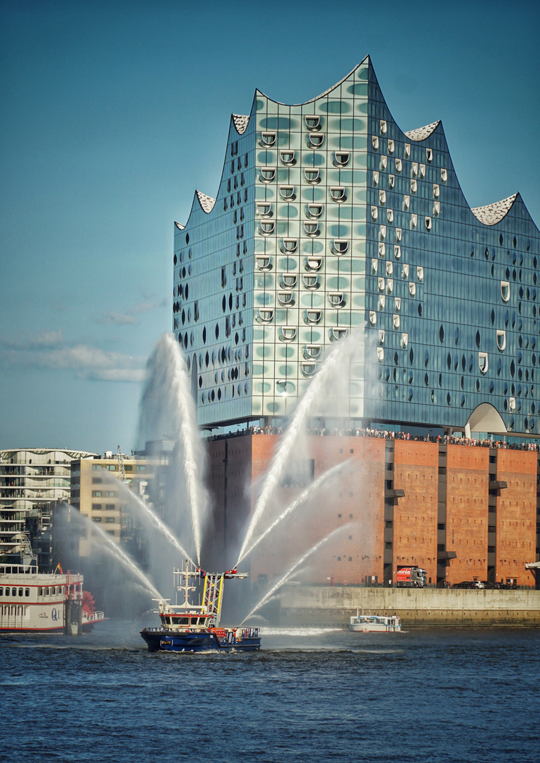 Elbe mit Elbphilharmonie