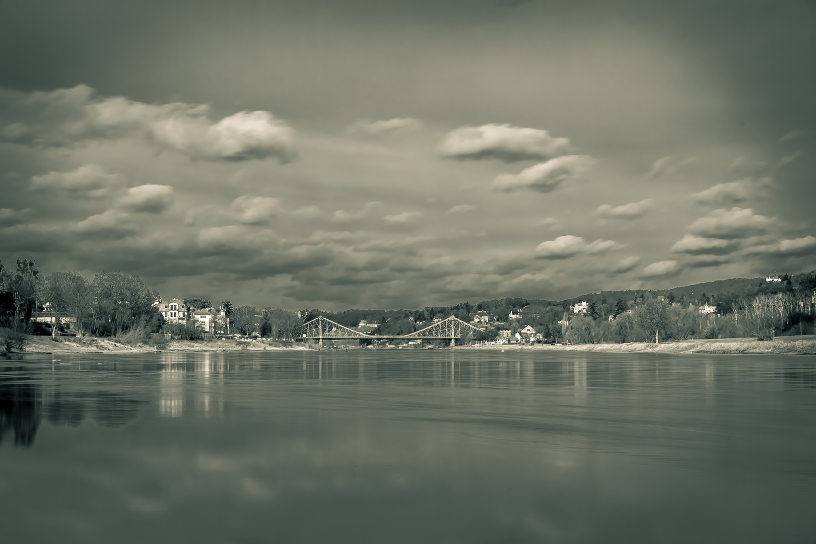 Elbe Richtung Blaues Wunder