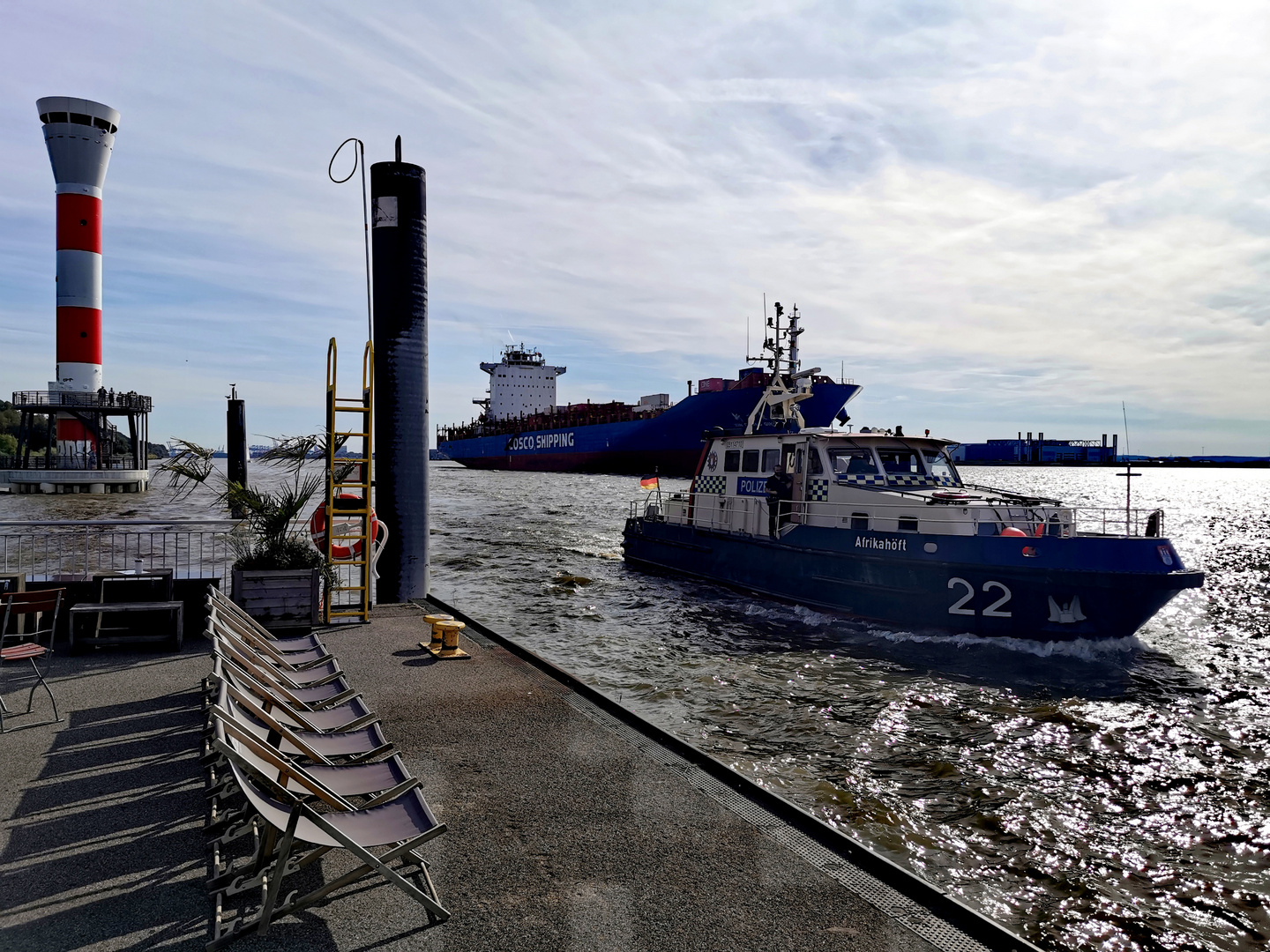 Elbe Schiffe Leuchtturm p30-626-col +4 Fotos