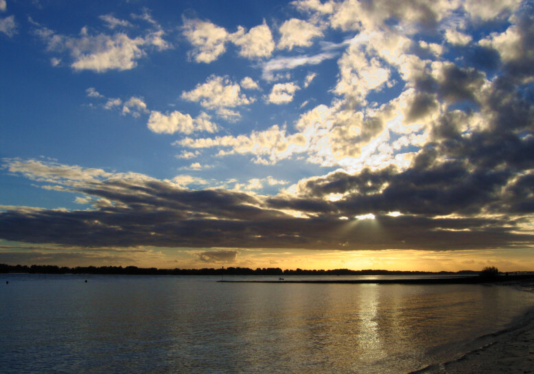 [Elbe, Sonntag abend]