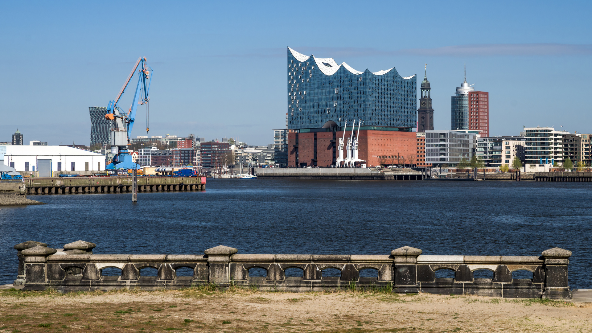 Elbe und Elbphilharmonie