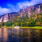 Elbe und Elbsandsteingebirge beim Anleger Rathen in Sachsen