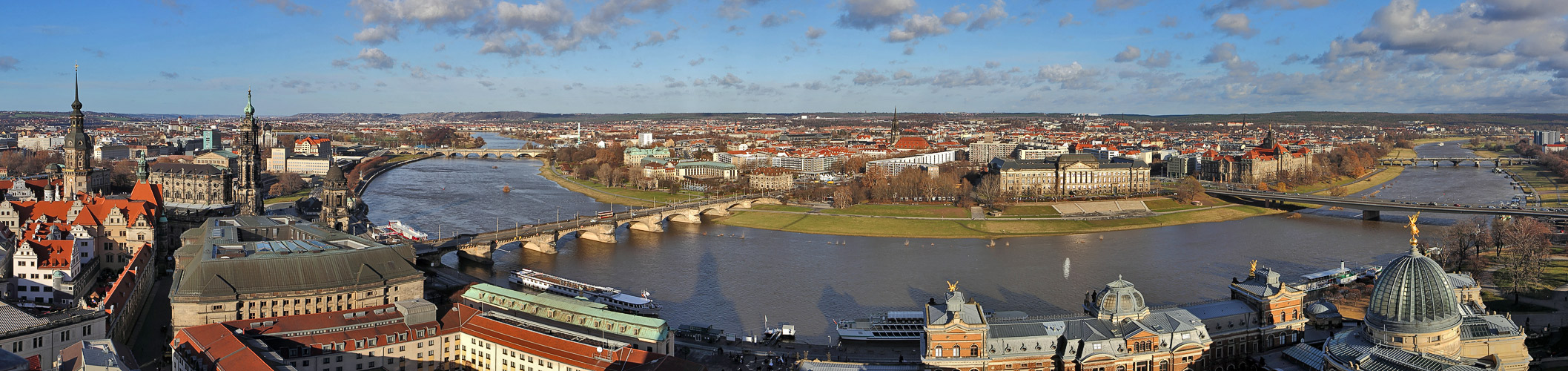 Elbeblick vom Turm der Frauenkirche vom 27.12. 2012 bei leichtem Hochwasser