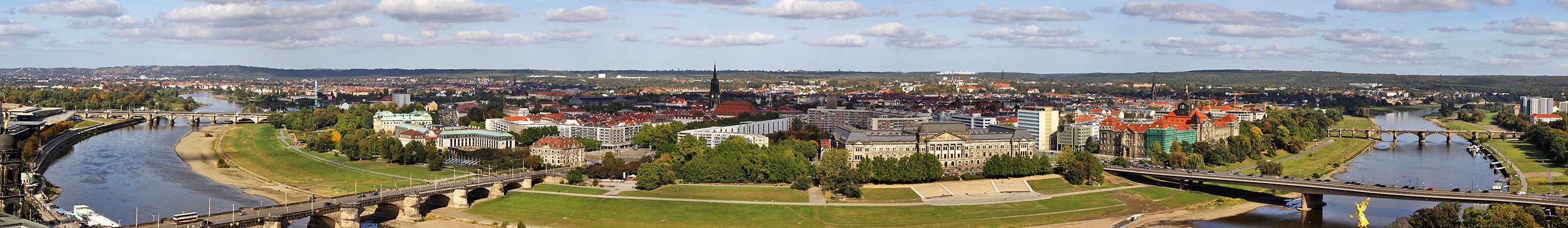 Elbebogen aus über 60 m von der Frauenkirche aus und für...