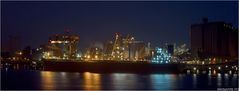 Elbehafen bei Nacht / Rotterdam