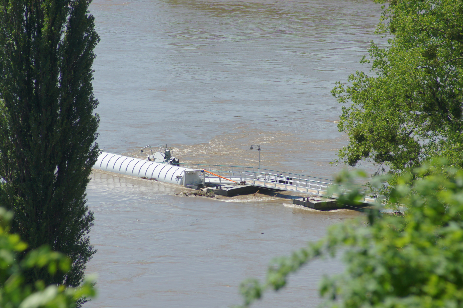 Elbehochwasser Gastank