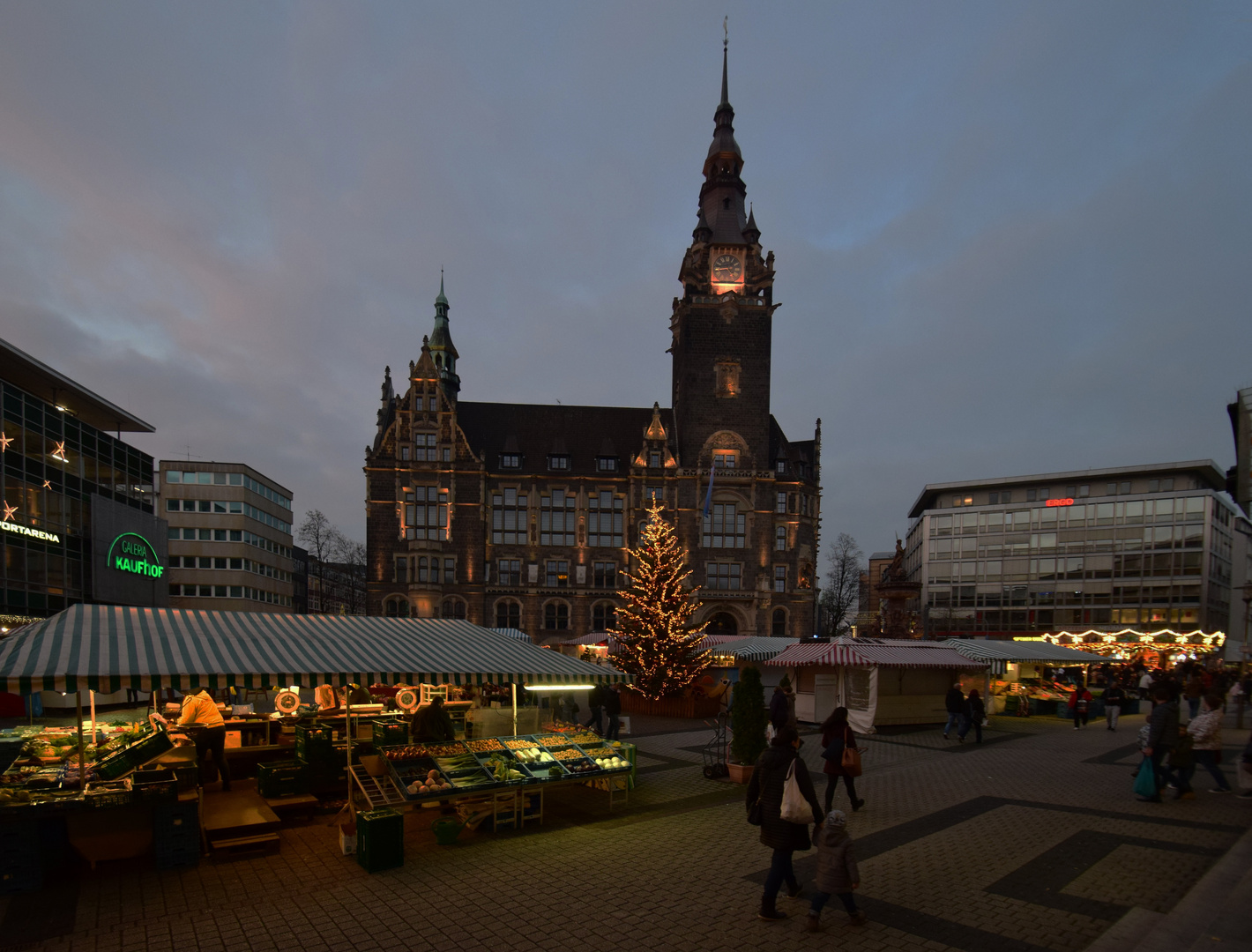 Elberfelder Rathaus in Weihnachtsstimmung (1)