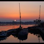 Elbewerft im Sonnenuntergang