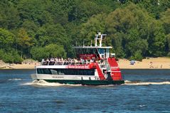 Elbfähre Wilhelmsburg am Elbstrand bei Övelgönne