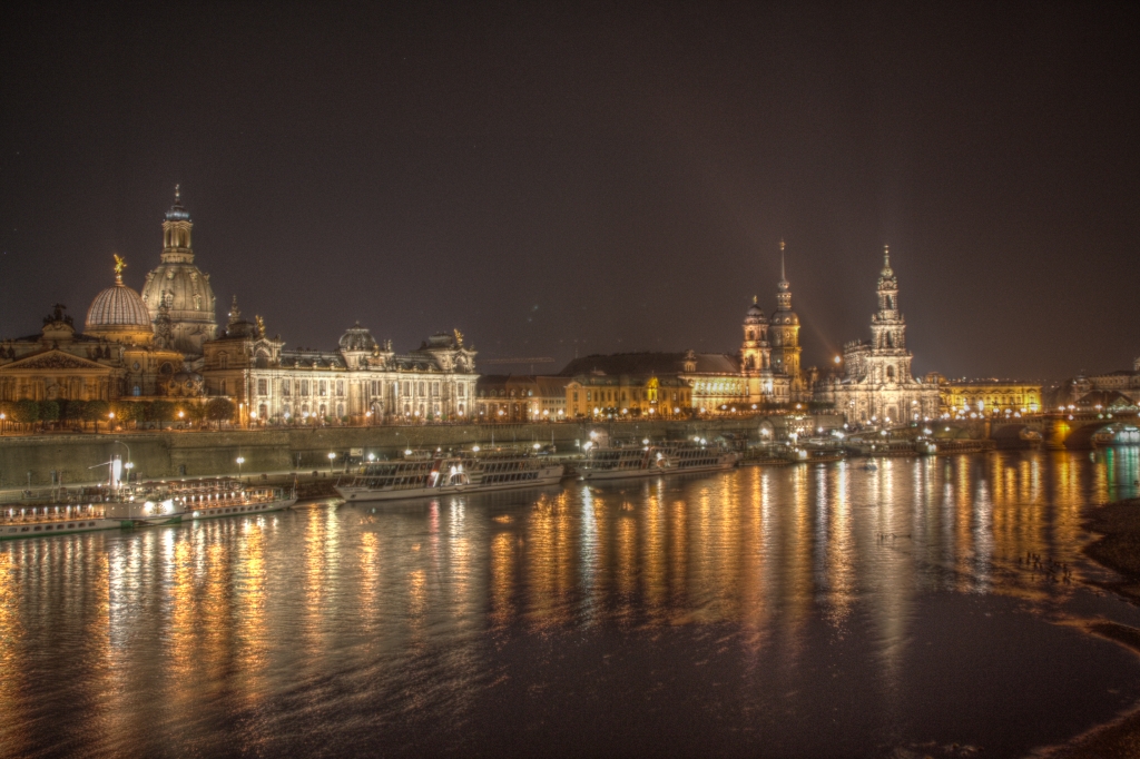 Elbflorenz Dresden bei Nacht