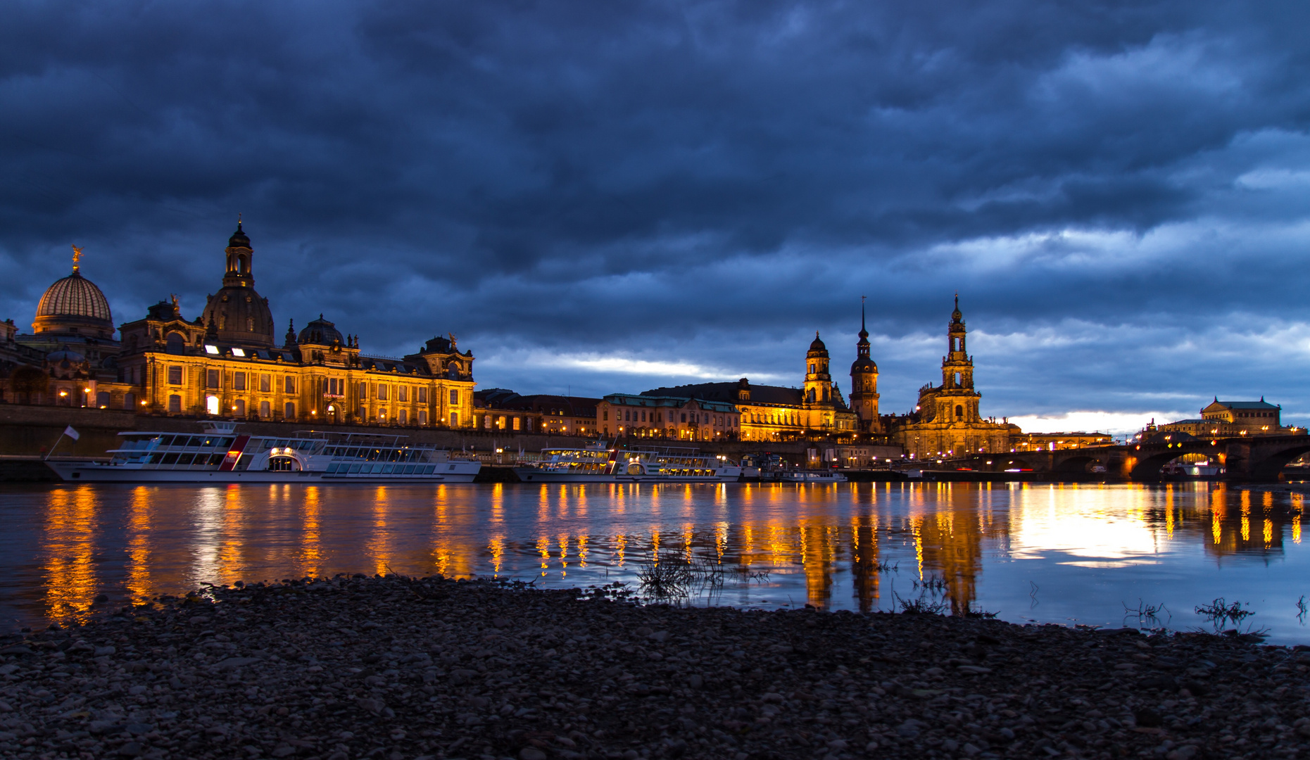 Elbflorenz im Dämmerlicht