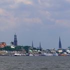 Elbpanorama bei Einfahrt nach Hamburg ...