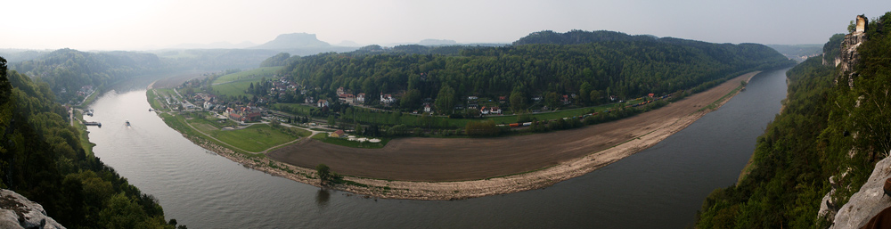 Elbpanorama, heldenhaft zusammengepappt ;-)