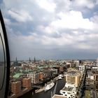 Elbphilharmonie 19. Etage - Blick auf die Hafen City mit dem Hafen im "Fensterspiegel"