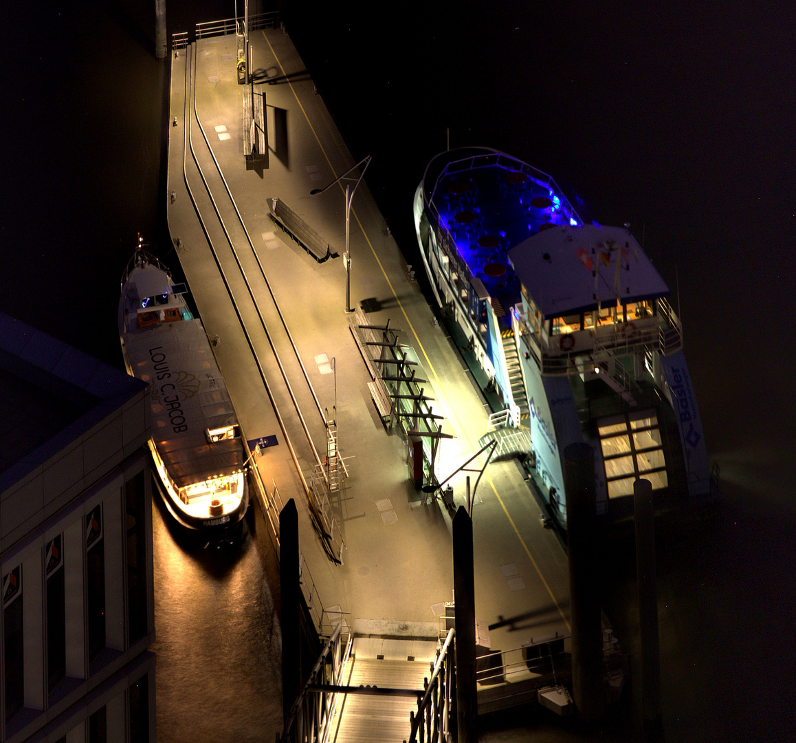 Elbphilharmonie 19. Etage - Mitternacht an der Schiffsanlegestation