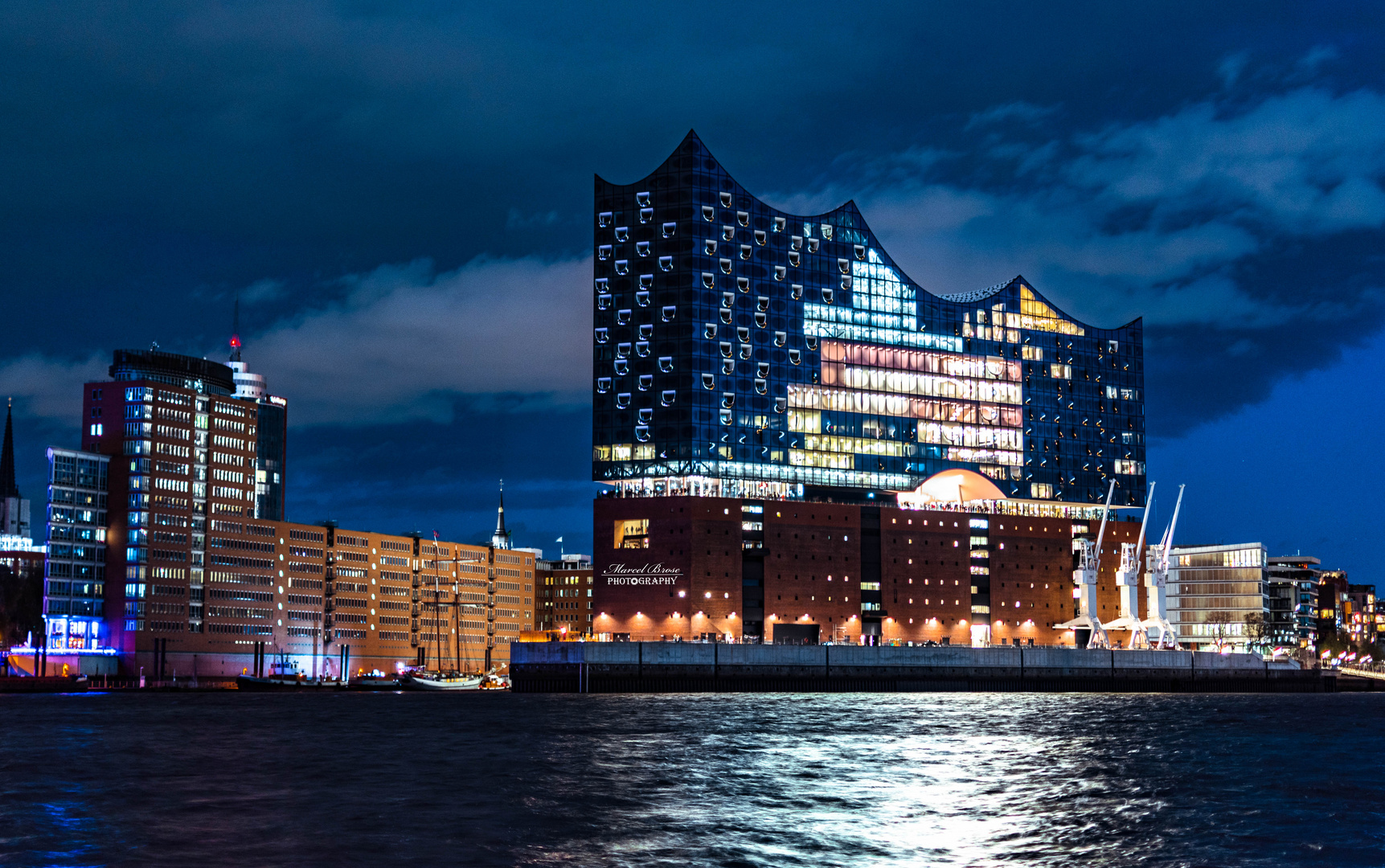Elbphilharmonie Foto &amp; Bild | city, wasser, nacht Bilder auf fotocommunity
