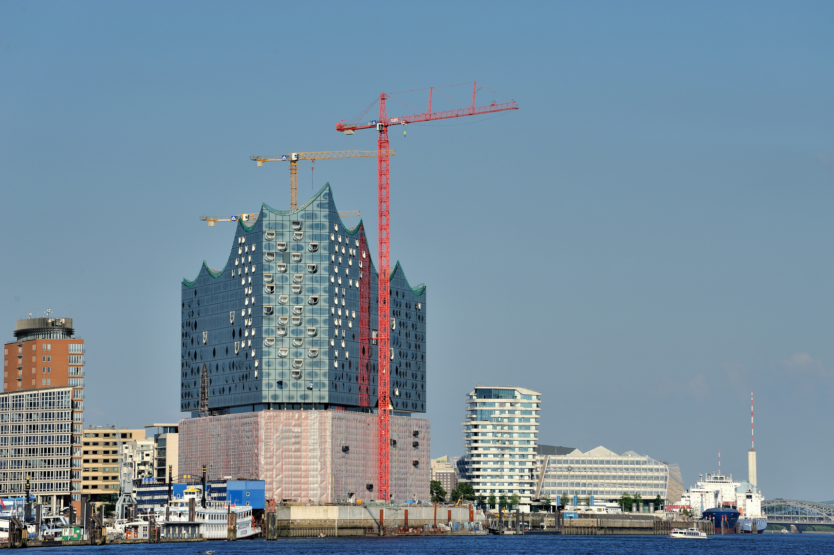 Elbphilharmonie and Hafen City 01