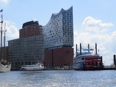 Elbphilharmonie Ansicht vom Wasser aus