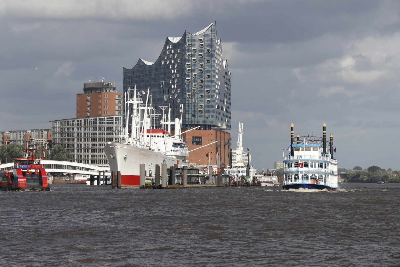 Elbphilharmonie bei Hamburger Wetter