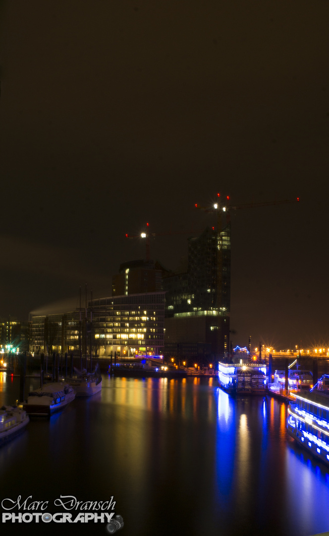 Elbphilharmonie bei Nacht