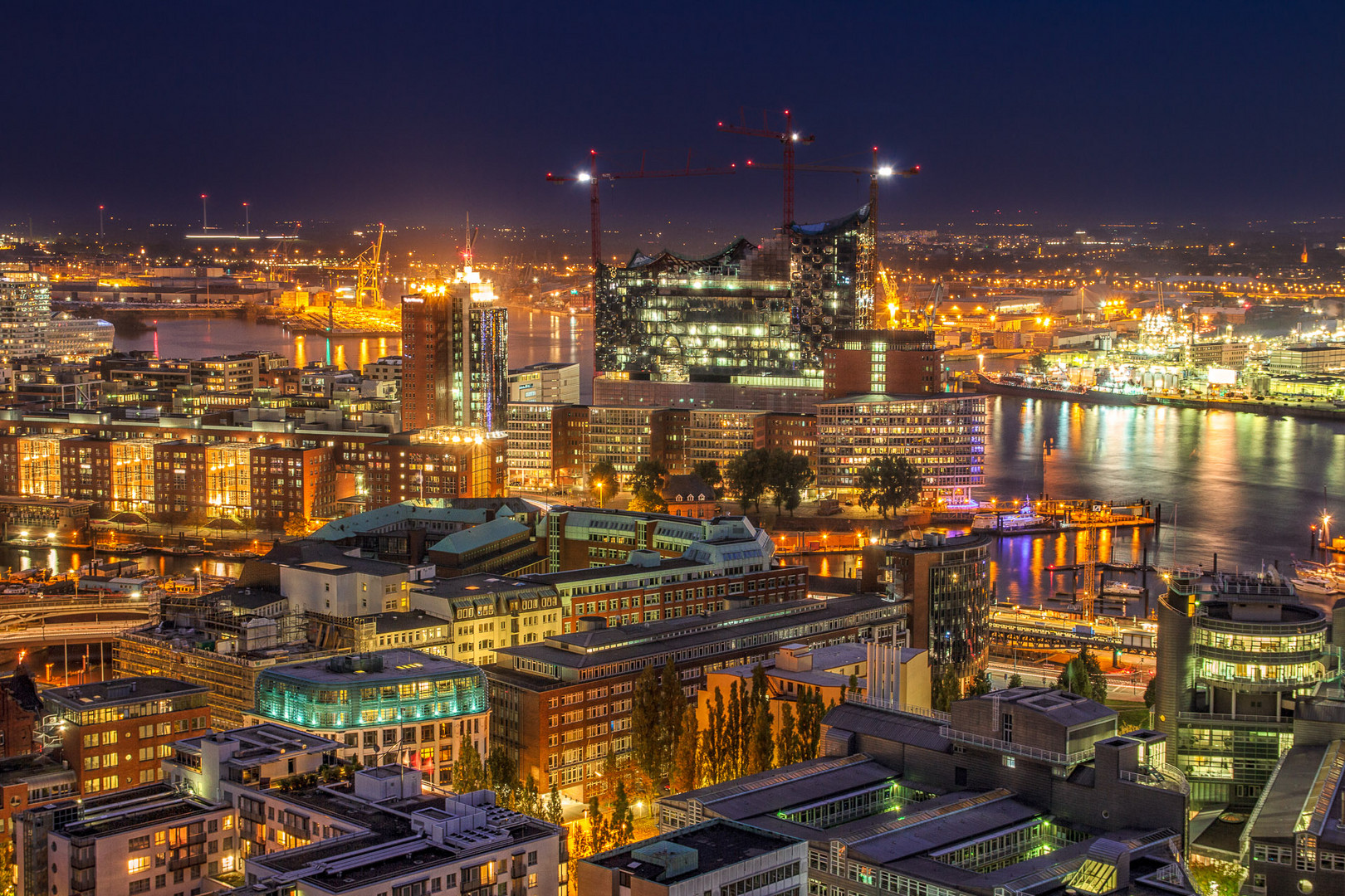 Elbphilharmonie bei Nacht